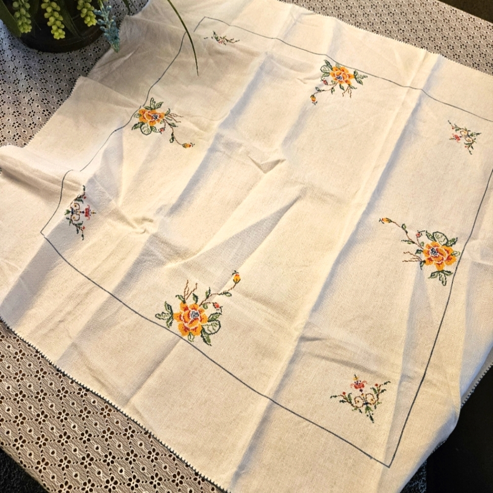 Cotton Embroidered Flowers Finished Edge Square Tablecloth